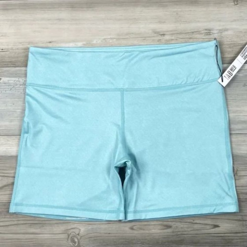 No Ride Shorts in Tiffany Green size XL